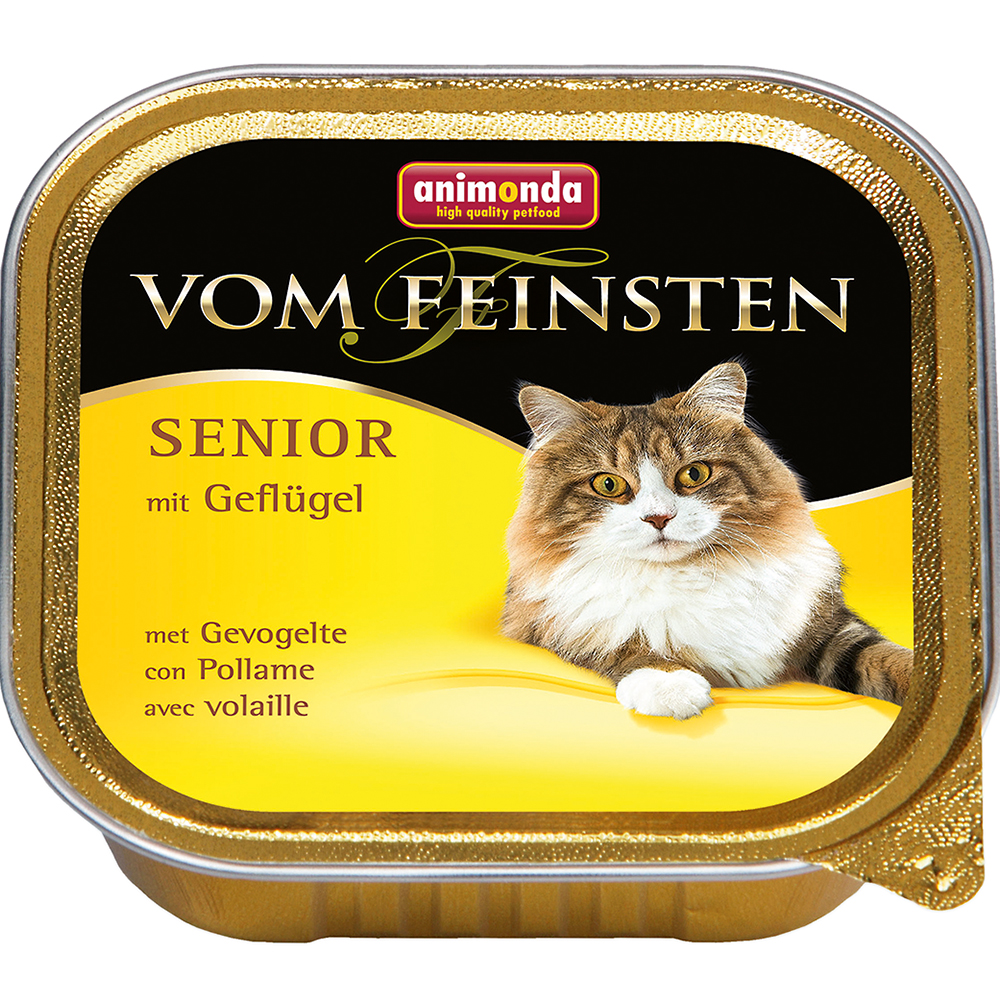 Senior mit Geflügel