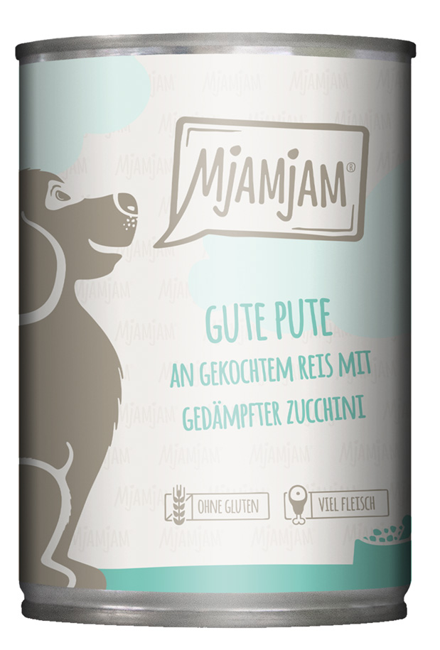 gute Pute an gekochtem Reis mit gedämpfter Zucchini