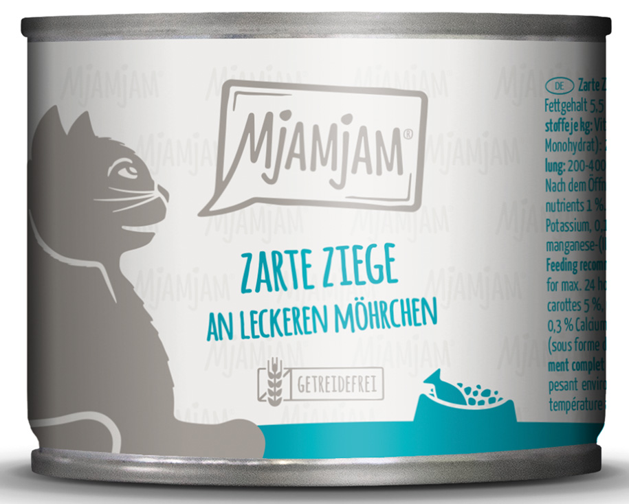 zarte Ziege an leckeren Möhrchen
